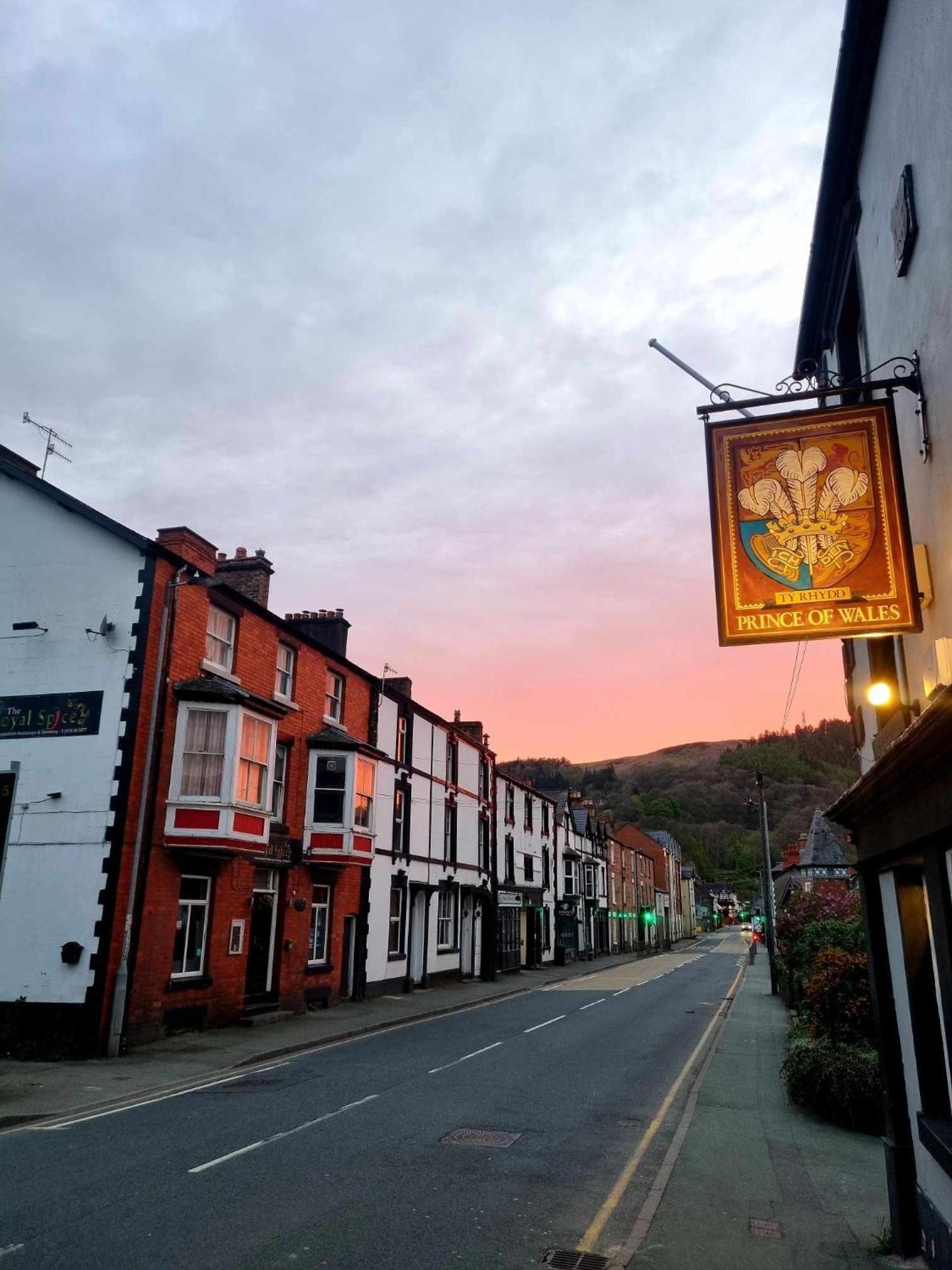 Prince Of Wales Pub And Accommodation Llangollen Kültér fotó